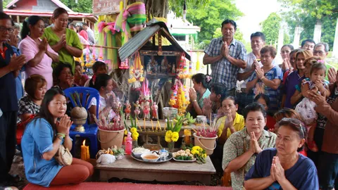 ฮือฮา! ลือ ศาลตายายกำแพงเพชร ให้หวยแม่น