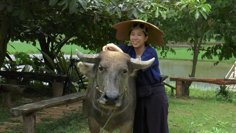 ฮือฮา! สาวสวยรั้ว มธ. ยึดอาชีพทำนา อนุรักษ์วิถีไทเลย