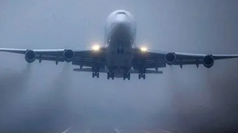 ระทึก! แอร์เอเชียชนนก ต้องลงจอดภูเก็ตก่อนถึงปลายทาง (ชมคลิป)