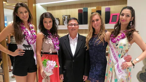 สาวงามมิสยูนิเวิร์สนิวซีแลนด์ สัมผัสวัฒนธรรมไทย