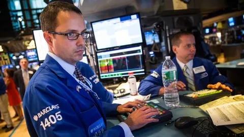 หุ้นสหรัฐฯดิ่ง กังวลการปรับราคา-วิกฤติยูเครน