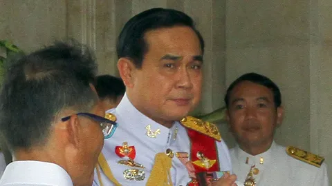 หน.คสช.-ปลัดกห. พร้อมใจ นำขรก. ถวายพระพรชัยมงคล พระราชินี