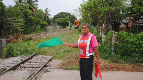อดีตพนง.โรงตึ๊ง ช่วยโบกรถไฟ 6 ปี ภูมิใจช่วยสังคม
