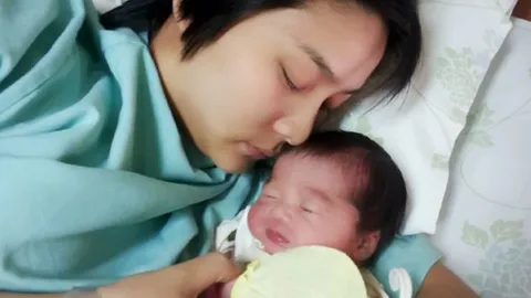 'น้องวิว' คลอดลูกสาวรับวันแม่ ตั้งชื่อ 'น้องเรย์'