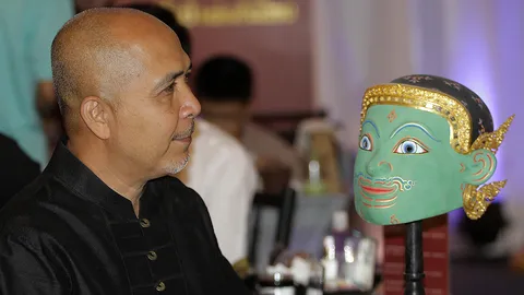 เมคอัพโขนมือหนึ่ง !  อาจารย์ขวด เผยศาสตร์การแต่งหน้าของแผ่นดิน !