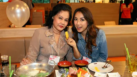"อ้อน ลัคนา"ทำซึ้ง ควงแม่หม่ำ โออิชิ