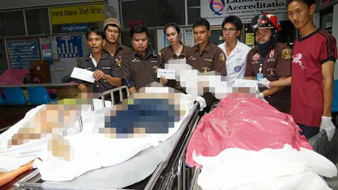 กระบะซิ่งชน จยย.พ่วงข้าง ดับหมด4ศพ ตีนผีเผ่นหนี