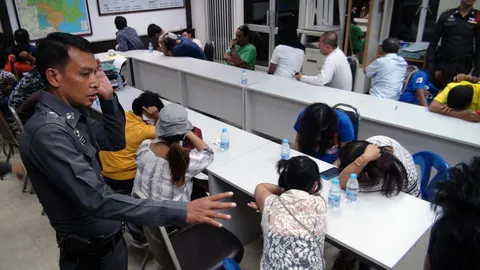 ทหารเรือนำทลายบ่อนกลางภูเก็ต-เรียก ผกก.สภ.เมืองรายงานตัว