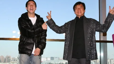 ลูกชาย ‘เฉิน หลง’ โดนจับในปักกิ่ง!!  เจอข้อหาเสพยา (ชมคลิป)