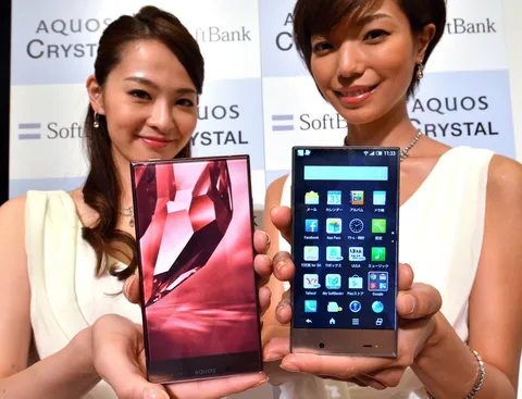 ชาร์ป บุกสหรัฐฯ เปิดตัวสมาร์ทโฟนจอไร้ขอบ Aquos Crystal