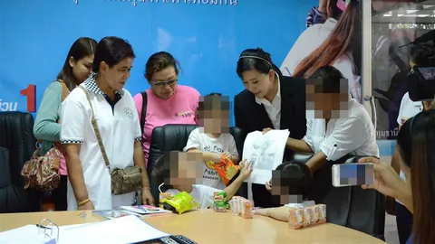 ยายพาหลานลูกครึ่ง 3 คน ร้อง 'ปวีณา' ช่วยตามหาพ่ออเมริกัน