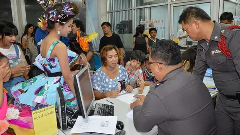 แห่แจ้งจับ'ครูไอซ์'ตุ๋น