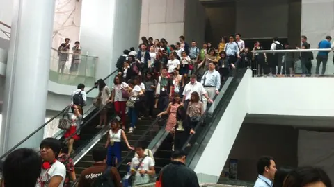 ไฟดับทั้งตึกเอ็มไพร์ฯย่านสาทร-อพยพ พนง.วุ่น