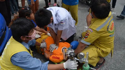 รถชน 7 คันรวด ดับ1เจ็บ4 คาแยกอ่างศิลา 