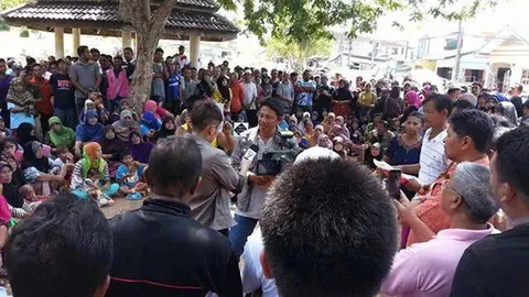 ฮือบุกล้อมโรงพัก ร้องให้ปล่อยแกนนำรื้อโพงพางทะเลสาปสงขลา