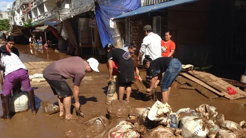 เร่งฟื้นฟูแม่สายหลังน้ำท่วม คนแห่ซื้อของราคาถูก