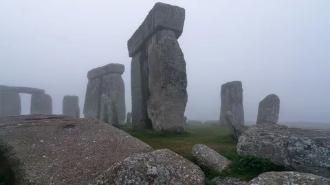 นักวิจัยจัดทำแผนที่ใต้ดิน ไขความลับ 'สโตนเฮนจ์'