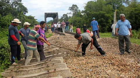 คาดรางรถไฟสายใต้โดนบึม ซ่อมเสร็จวันนี้ ทหารส่งกำลังคุมเข้ม