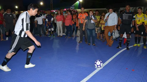 มาร์ค เตะบอล เปิดฟุตซอลเดือนสิบ เมืองคอนฯ