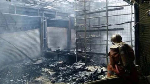 ไฟไหม้ตลาดนัดจตุจักรโครงการ 12 วอด 6 ห้อง