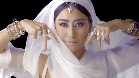 ลิเก GO INTER! 'แอน มิตรชัย' ปล่อยอัลบั้มอินเตอร์ทั่วยุโรป (ชมคลิป)