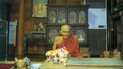 80 ปี..หลวงปู่บุญฯละสังขาร แจกพระ...บูรณะมณฑปพุทธบาท