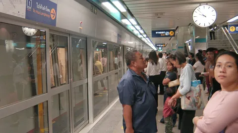 รถไฟฟ้าใต้ดิน ยอมตรึงค่าโดยสารถึงสิ้นปี-แท็กซี่จ่อขึ้นราคา