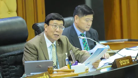 พรเพชร โยน ป.ป.ช. ดูคำร้องถอดถอนใหม่ ชี้ รธน.50 หมดสภาพแล้ว