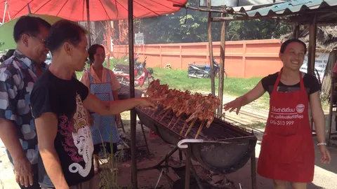 ฉลองวันเกิด! ร้านส้มตำอุบลฯคืนกำไร แจกไก่ย่างฟรี 110 ตัว