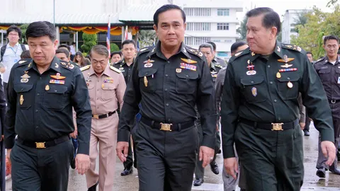 บิ๊กตู่ นำผบ.เหล่าทัพพบ ป๋าเปรม อำลาตำแหน่ง 