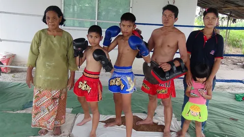 ชื่นชม! 2ด.ช.กตัญญู ต่อยมวยช่วยครอบครัว-ดูแลยายป่วย