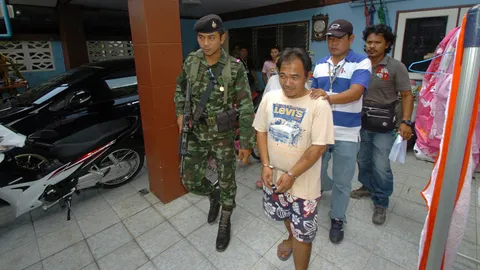 ค้นยาบ้า 