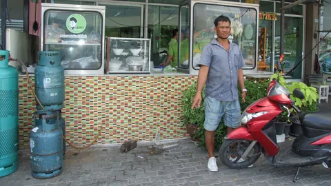 ลักปิกอัพพี่‘โก๊ะตี๋’ จอดริมถนนหัวคํ่า หน้าร้านข้าวมันไก่