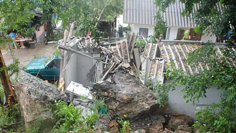 ย้ายพระสำนักสงฆ์หินถล่ม ประกาศเป็นเขตภัยพิบัติ 