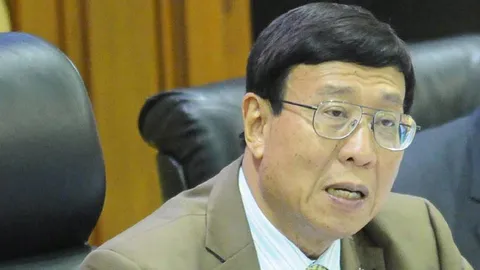 พรเพชร ตรวจงานสร้างสภาฯใหม่ รับช้ากว่า 330 วัน