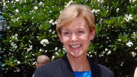 'คริสตี้' อำลา 'หม่อมอุ๋ย' ปัดประเมินผลงาน คสช. 4 เดือน