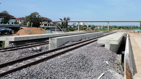 รฟท.ปรับโฉมถนนโลคัลโรด ฝังท่อระบายน้ำตลอดทางสองฝั่ง-แก้ปัญหาต้นเหตุน้ำท่วม