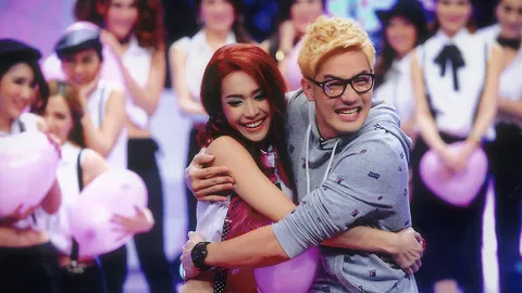 ‘อ้วน’ ฟินเบียดบี้กับพริตตี้