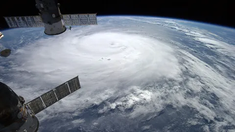 เฮอริเคน กอนซาโลถล่มอังกฤษ  เที่ยวบินดีเลย์อื้อ