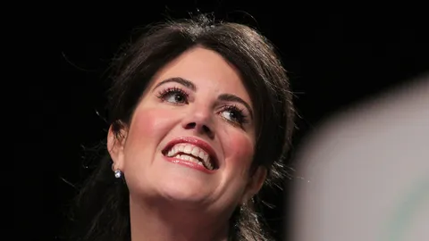  ‘โมนิกา ลูวินสกี’ เล่นทวิตเตอร์  ชาวเน็ตนับหมี่นแห่ ฟอลโลว์ทันที 