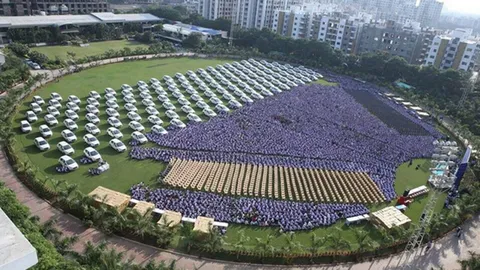  บอสอินเดีย ใจป้ำ !  แจกโบนัส เก๋ง-คอนโด-เพชร ให้พนักงานไม่อั้น