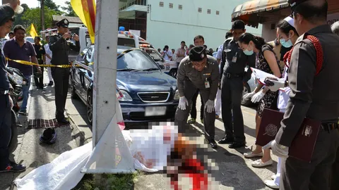 ฆ่าอุกอาจกลางภูเก็ต! ยิงหัว จยย.รับจ้างดับต่อหน้าลูก