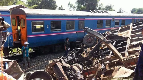 รฟท.กู้ซากรถไฟชนสิบล้อที่ขอนแก่นแล้ว เปิดเดินปกติ