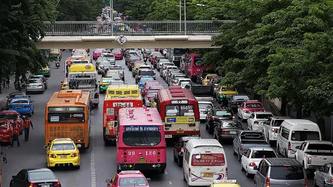 จราจรศุกร์'ฮาโลวีน'ทั่วกรุงติดหนึบ-สุขุมวิทอ่วม