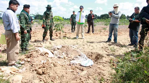 เร่งตรวจสอบเนินดิน คาดขยะพิษฝังไว้ หลังส่งกลิ่นเหม็นรุนแรง