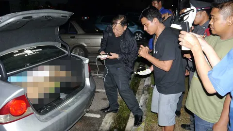 ฆ่าอำพรางชาย ศพยัดท้ายเก๋ง เข็นลงในคลอง 