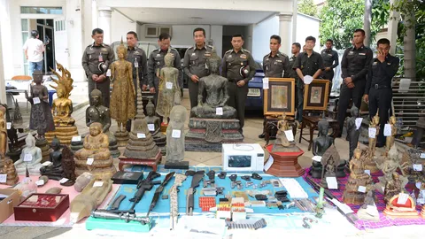 บุกค้นบ้านเซียนพระดังเมืองนนท์ ซุกยา-ปืนอื้อ