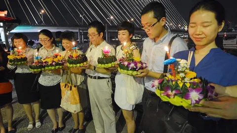 กรุงแห่ลอยกระทง ตจว.ฝนถล่ม