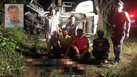 รถส่ง นสพ.แหกโค้งร้อยศพ ชนต้นไม้ คนขับดับคาที่ 