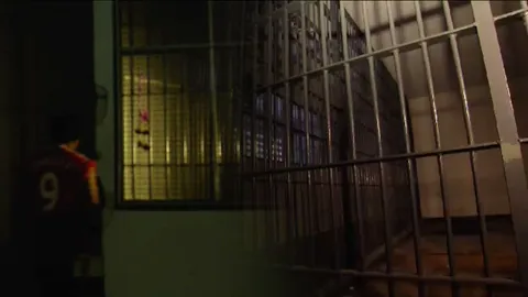 คนงานผวา!ผีเฮี้ยนยุติภารกิจทุบห้องขังกองปราบฯ กลางคัน (ชมคลิป)